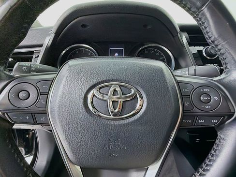 Used 2019 Toyota Camry SE image 11