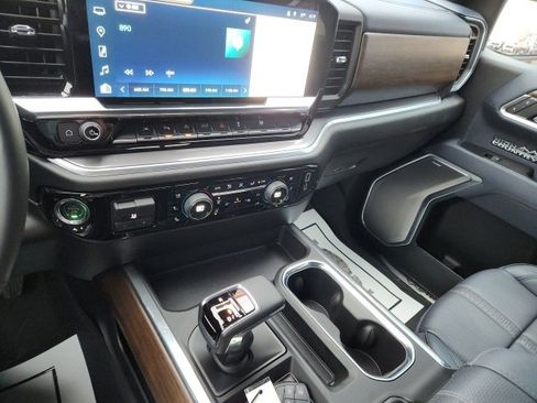 Used 2025 Chevrolet Silverado 1500 High Country w/ Technology Package image 31