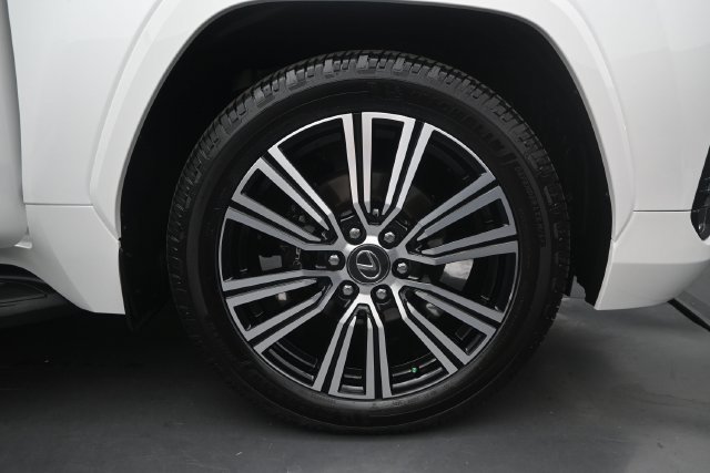 Used 2024 Lexus LX 600 4WD w/ Appearance Package image 16