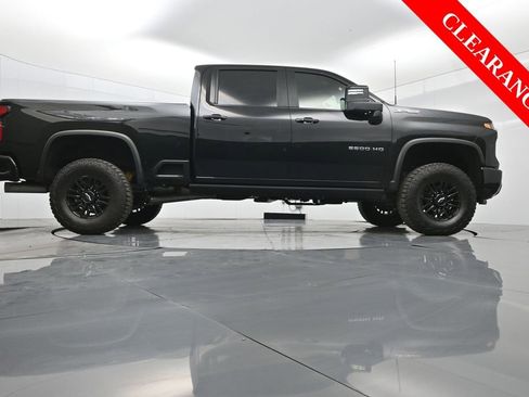 Used 2025 Chevrolet Silverado 2500 ZR2 w/ Technology Package image 46