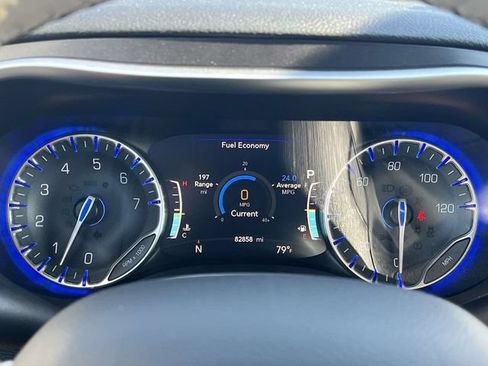 Used 2020 Chrysler Pacifica Limited FWD image 36