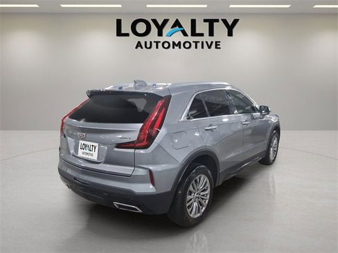 Used 2025 Cadillac XT4 Premium Luxury image 5