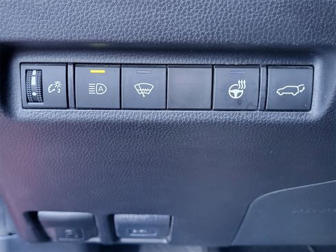 Used 2020 Toyota RAV4 XLE Premium image 19