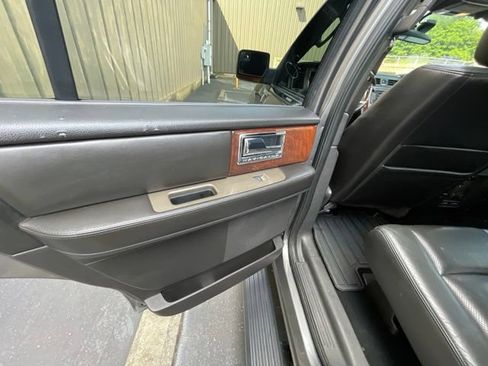 Used 2012 Lincoln Navigator 4WD image 57