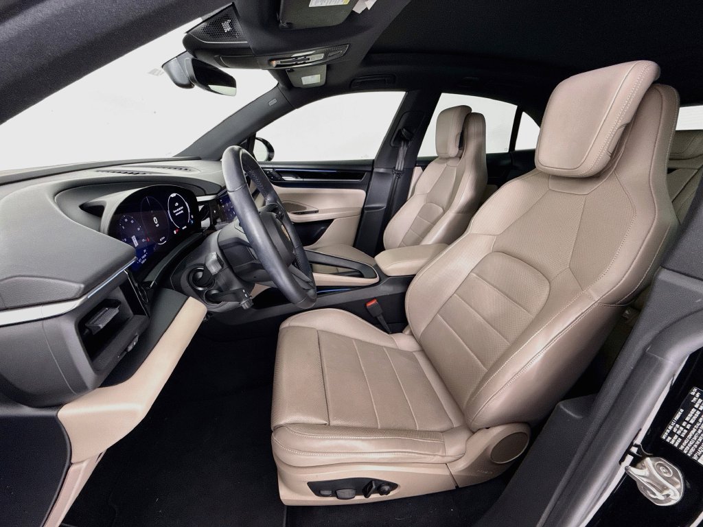 Certified 2024 Porsche Macan 4 Electric AWD/4WD image 5
