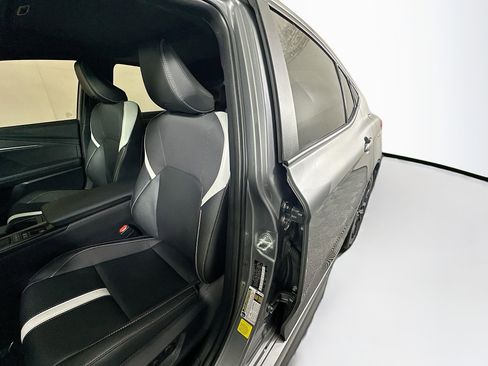 Used 2025 Toyota Camry SE w/ Convenience Package image 12