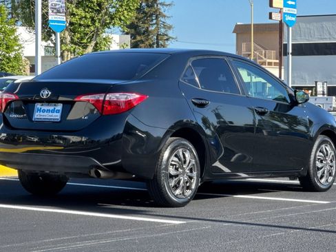 Used 2018 Toyota Corolla LE FWD image 8