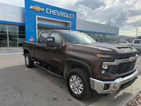 Used 2024 Chevrolet Silverado 3500 LT w/ Convenience Package image 8