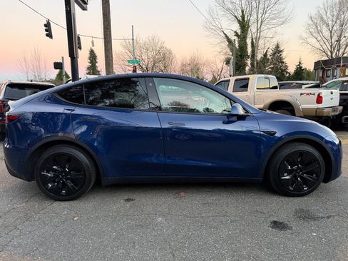 Used 2021 Tesla Model Y Long Range image 8