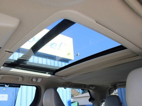 Used 2014 Toyota Sienna Limited w/ Limited Premium Package image 34