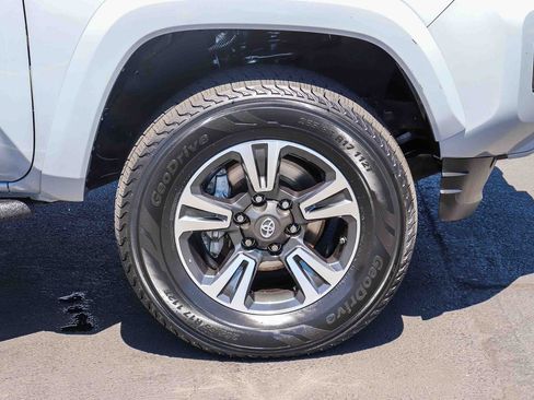 Certified 2019 Toyota Tacoma TRD Sport w/ Technology Package RWD image 11