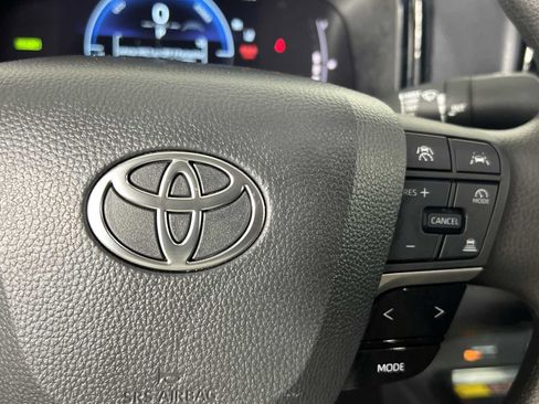Used 2025 Toyota Camry LE FWD image 27