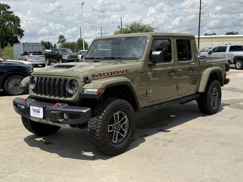 Used 2025 Jeep Gladiator Mojave w/ Convenience Group AWD/4WD image 10
