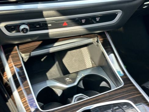 Used 2025 BMW X7 xDrive40i w/ Premium Package image 22