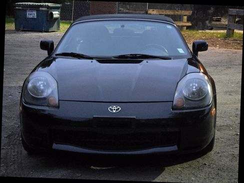 Used 2000 Toyota MR2 RWD image 3