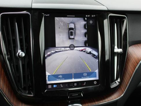 Used 2024 Volvo XC60 B5 Plus image 25