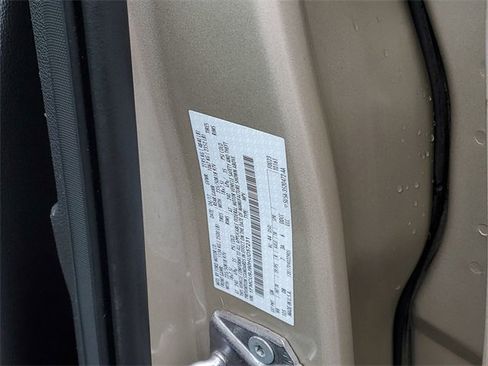 Used 2017 Ford Escape Titanium image 32