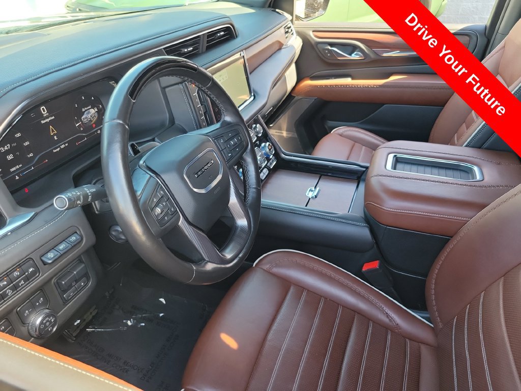 Used 2023 GMC Yukon XL Denali Ultimate AWD/4WD image 3