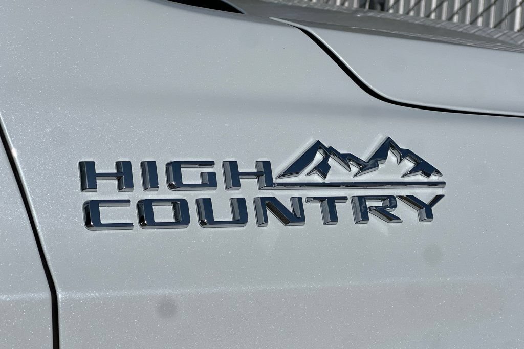 New 2026 Chevrolet Suburban High Country AWD/4WD image 23