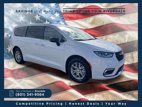 New 2026 Chrysler Pacifica Select image 7