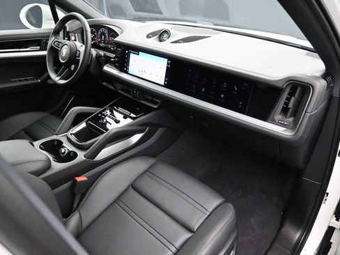 New 2025 Porsche Cayenne E-Hybrid image 26