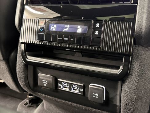 Used 2024 Jeep Wagoneer Series II AWD/4WD image 35