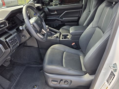Certified 2025 Toyota 4Runner Limited AWD/4WD image 4