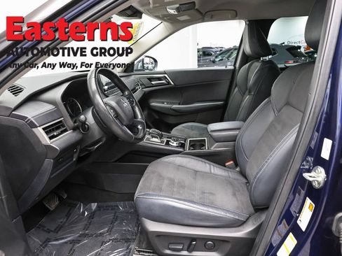 Used 2023 Mitsubishi Outlander SE AWD/4WD image 14