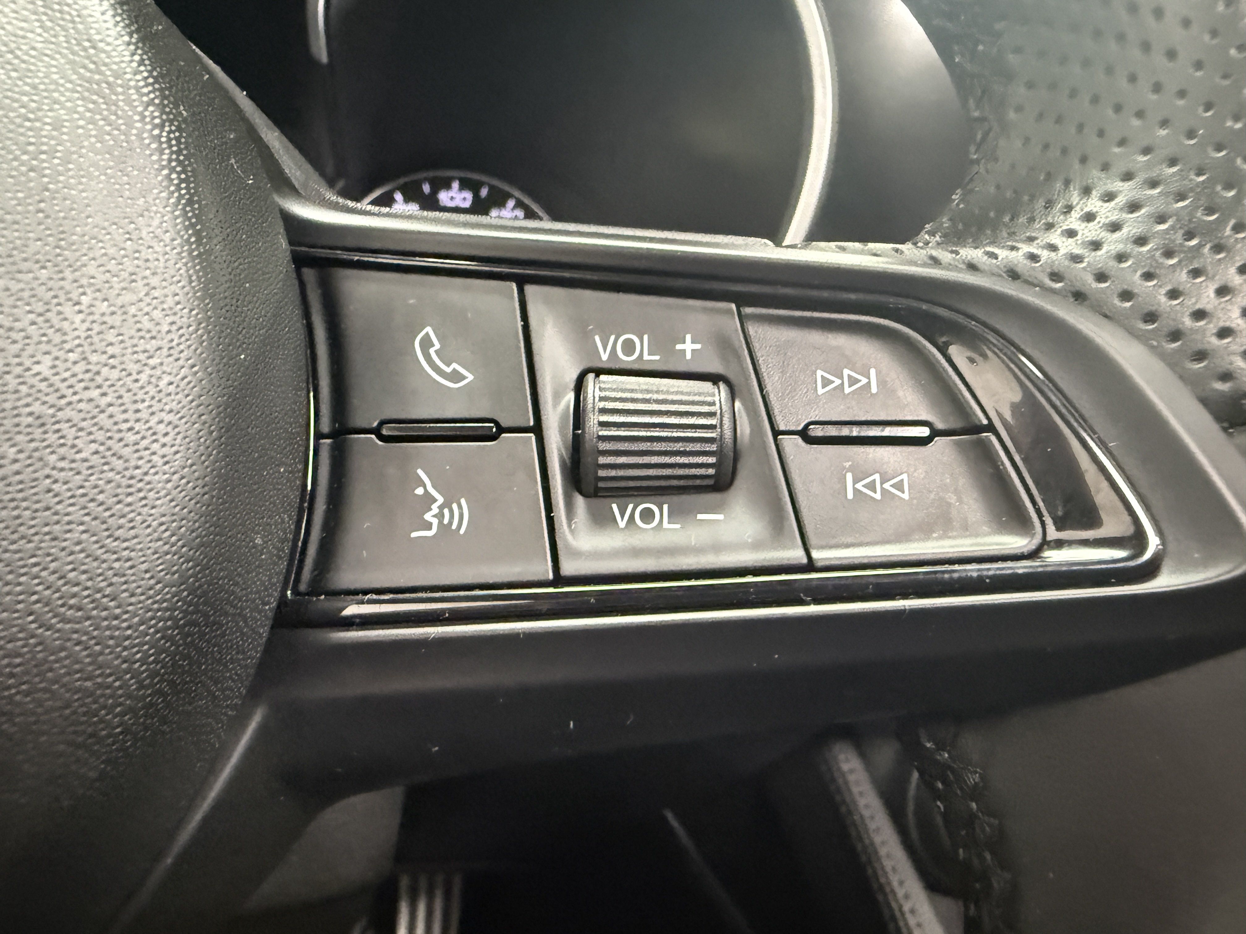 Certified 2023 Alfa Romeo Stelvio Ti AWD/4WD image 25