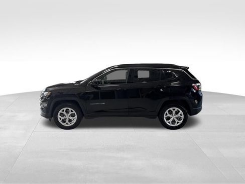 Used 2024 Jeep Compass Latitude AWD/4WD image 2