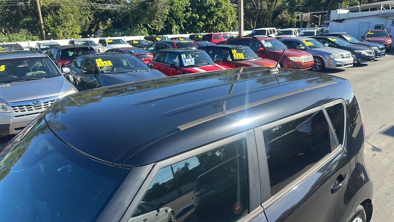 Used 2015 Kia Soul FWD image 16