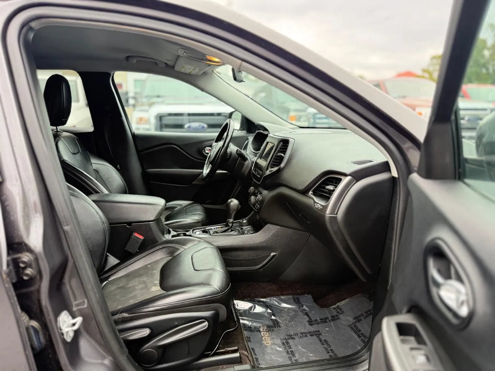 Used 2019 Jeep Cherokee Latitude Plus AWD/4WD image 15
