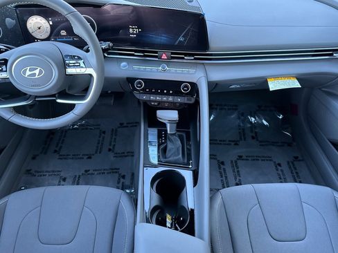 New 2025 Hyundai Elantra SEL image 15