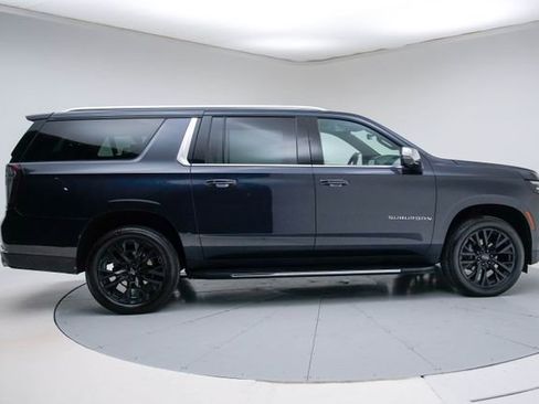 Used 2025 Chevrolet Suburban Premier image 8