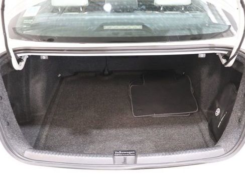 Used 2016 Volkswagen Jetta Sport FWD image 30