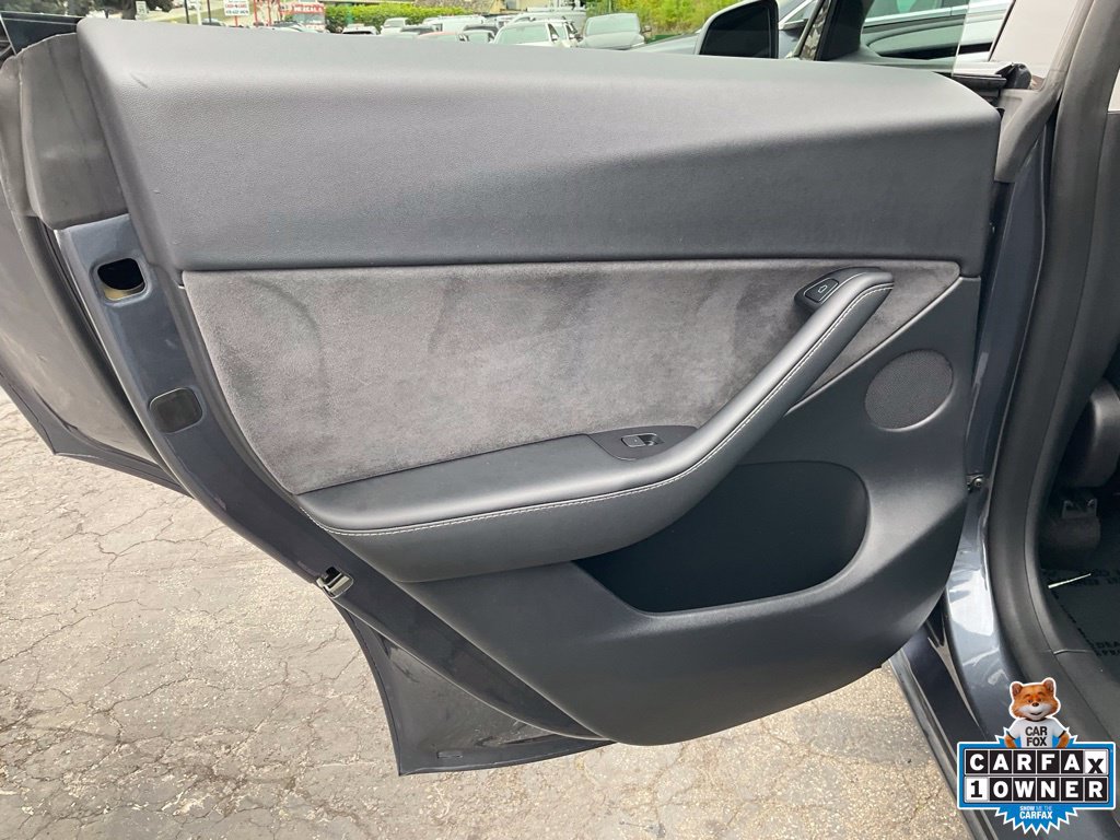 Used 2022 Tesla Model Y Performance AWD/4WD image 31