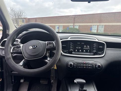Used 2019 Kia Sorento L image 9