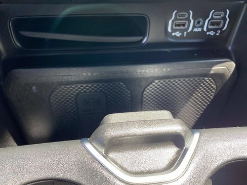 Used 2024 RAM 1500 Laramie AWD/4WD image 16