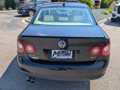 Used 2010 Volkswagen Jetta Wolfsburg Edition FWD image 7