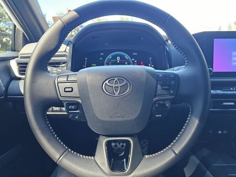 Used 2025 Toyota Camry SE image 23