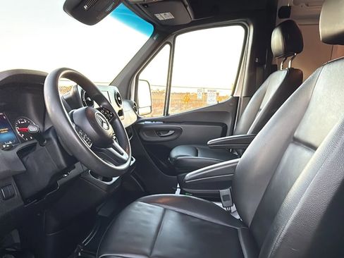 Used 2023 Mercedes-Benz Sprinter 4500 image 16