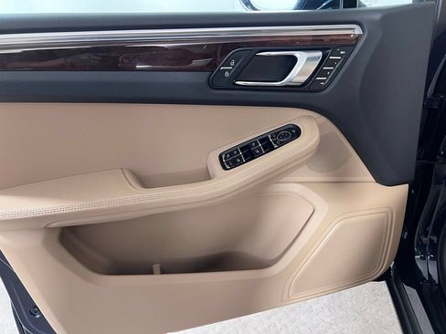 Certified 2023 Porsche Macan S AWD/4WD image 27
