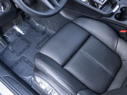 Certified 2026 Porsche Macan AWD/4WD image 31