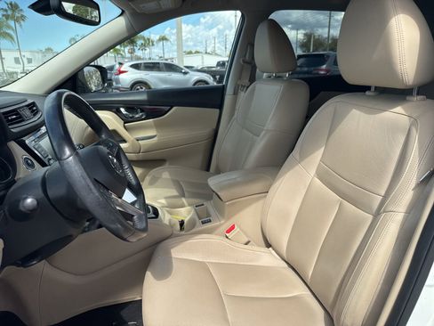 Used 2018 Nissan Rogue SL w/ Premium Package image 10