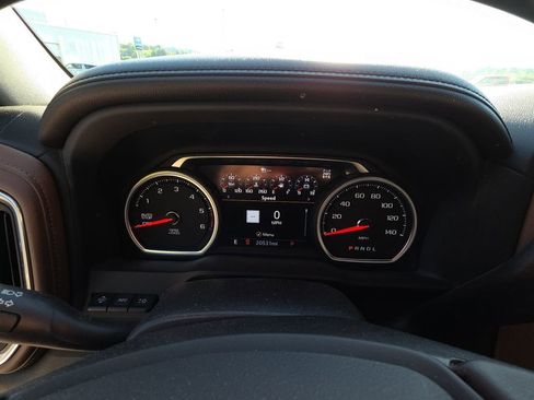 Used 2022 Chevrolet Silverado 1500 High Country w/ Technology Package AWD/4WD image 10