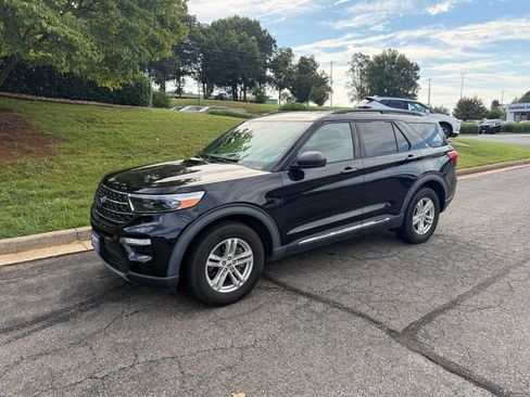 Used 2020 Ford Explorer XLT w/ Equipment Group 202A AWD/4WD image 3