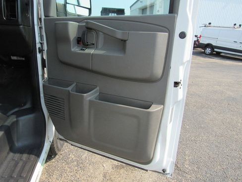 Used 2016 Chevrolet Express 2500 RWD image 12