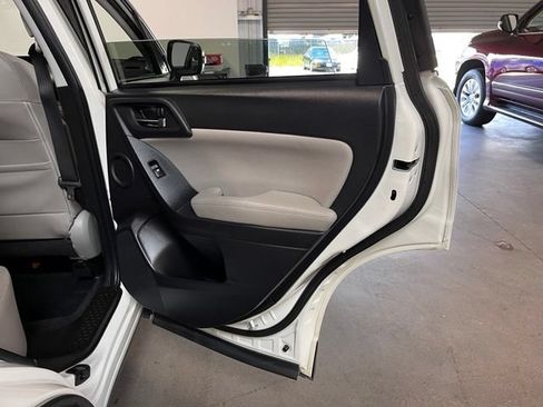 Used 2015 Subaru Forester 2.5i Touring AWD/4WD image 15