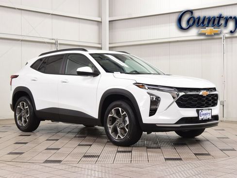 New 2026 Chevrolet Trax LT w/ Driver Confidence Package FWD image 1