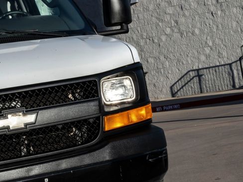 Used 2017 Chevrolet Express 3500 RWD image 51